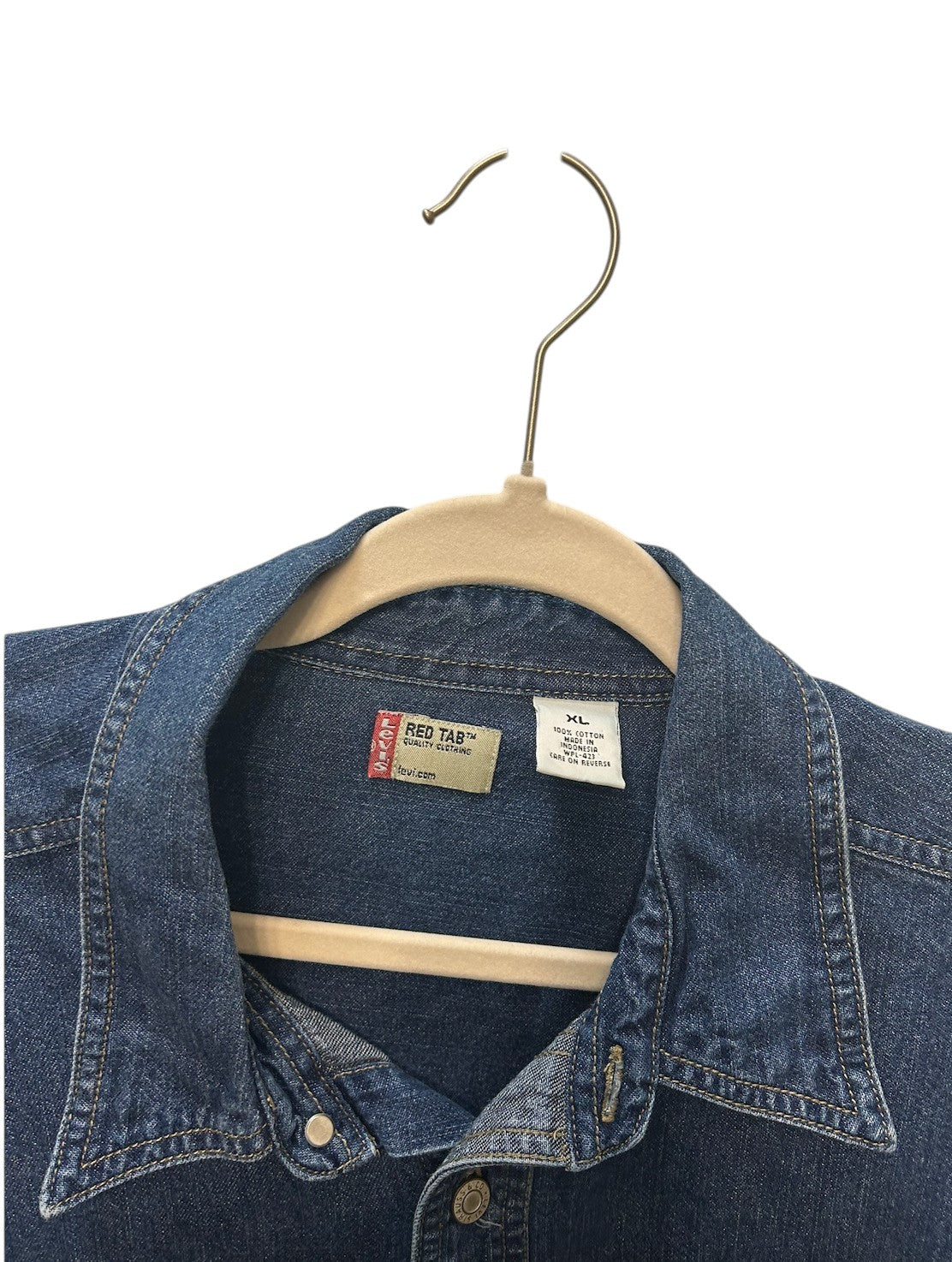 Classic Levi's Red Tab denim button-up shirt with dual chest pockets in medium blue wash.