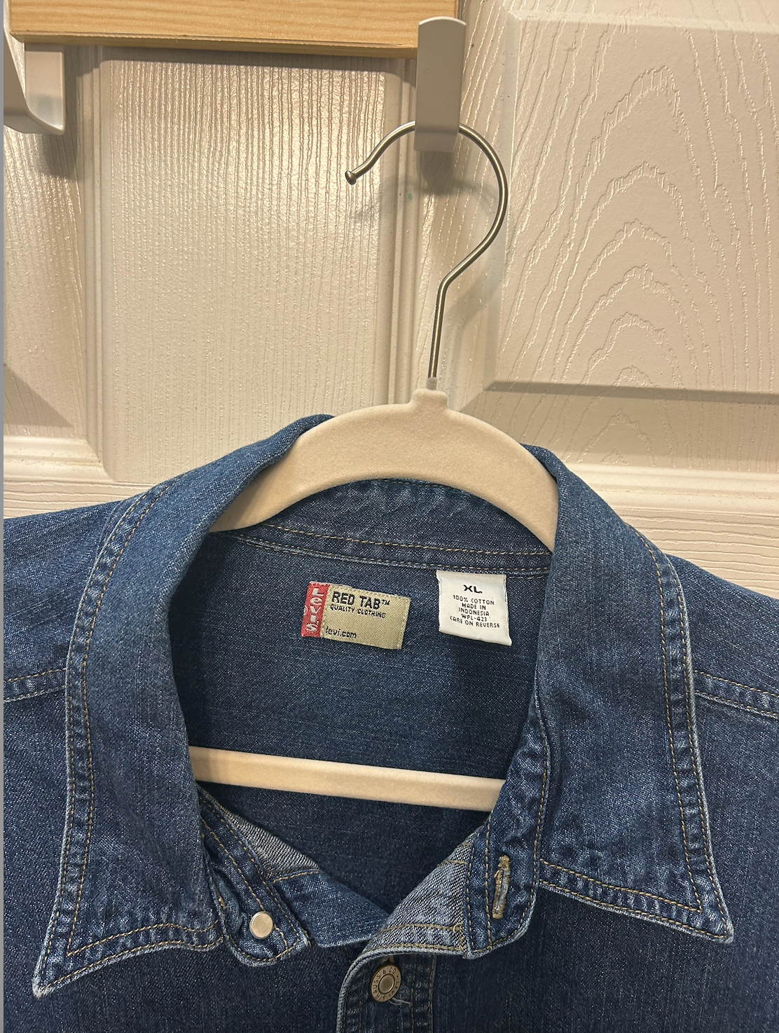 Classic Levi's Red Tab denim button-up shirt with dual chest pockets in medium blue wash.