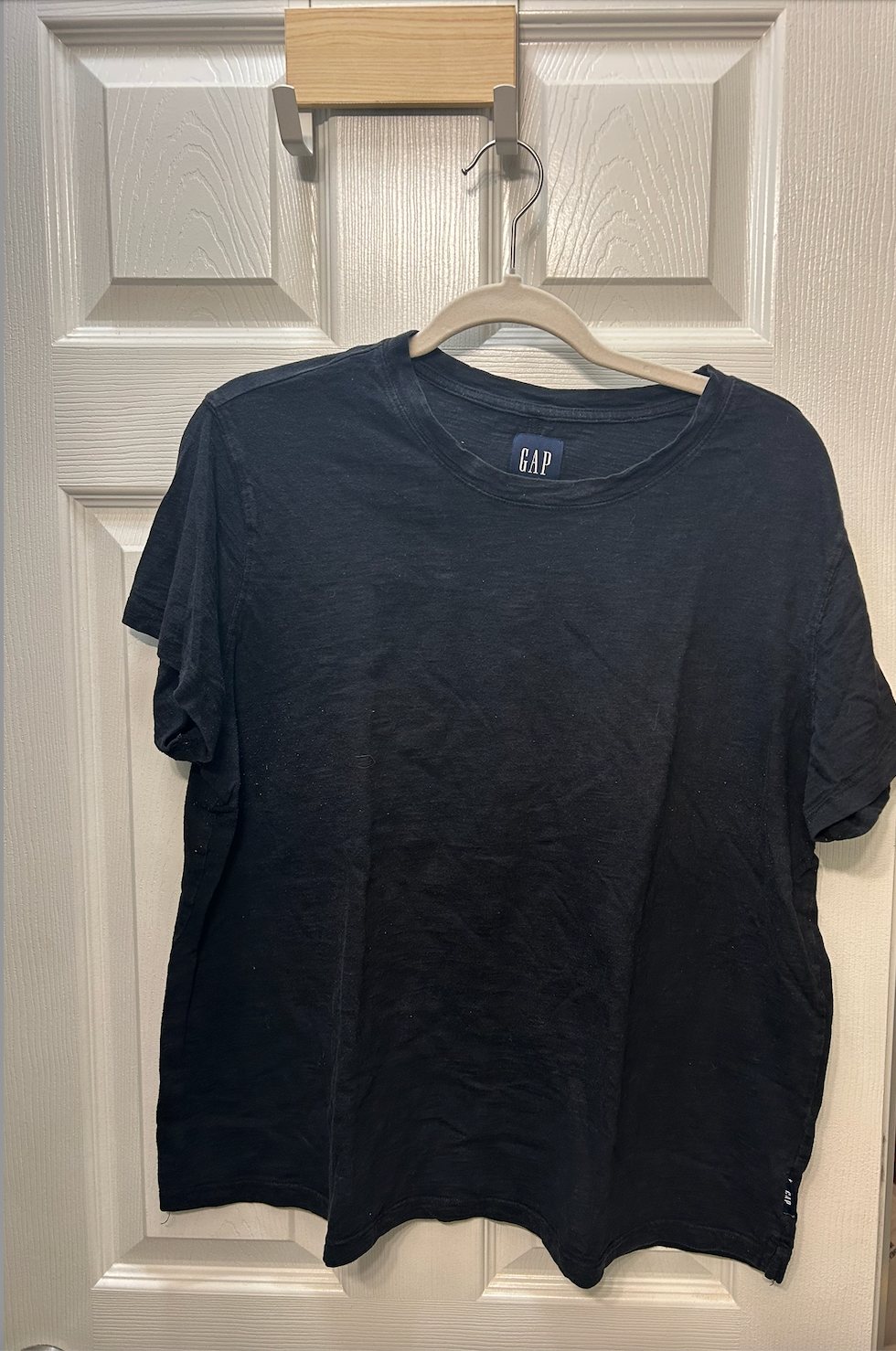 Gap dark grey short-sleeve crew neck t-shirt.