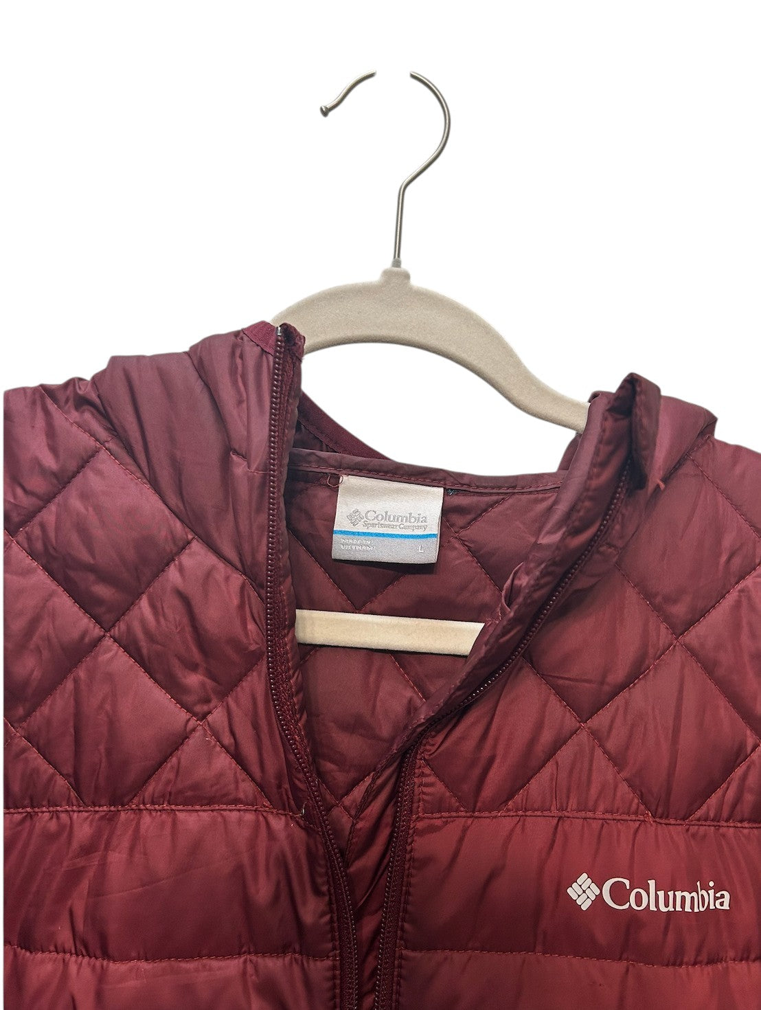 Columbia burgundy lightweight quilted puffer jacket with full zip and hood.