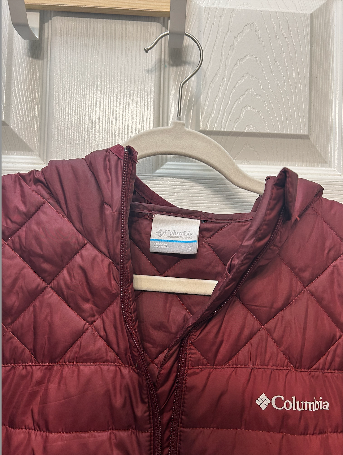 Columbia burgundy lightweight quilted puffer jacket with full zip and hood.