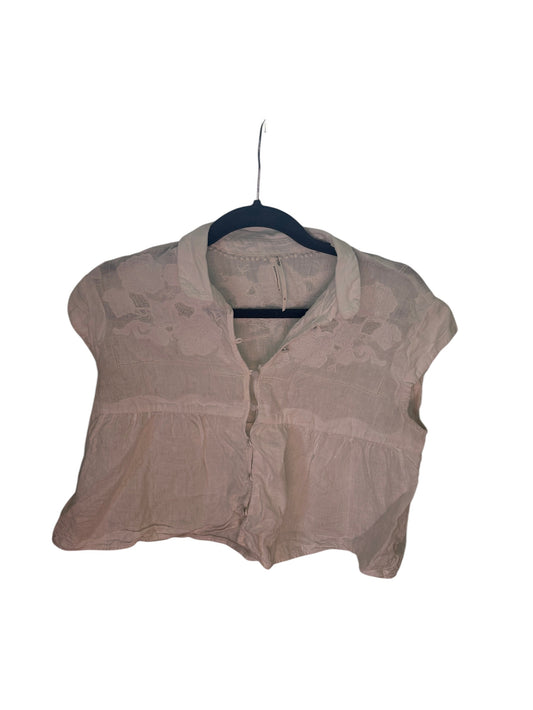 Anthropologie lightweight white short-sleeve blouse with delicate floral embroidery and lace detailing.