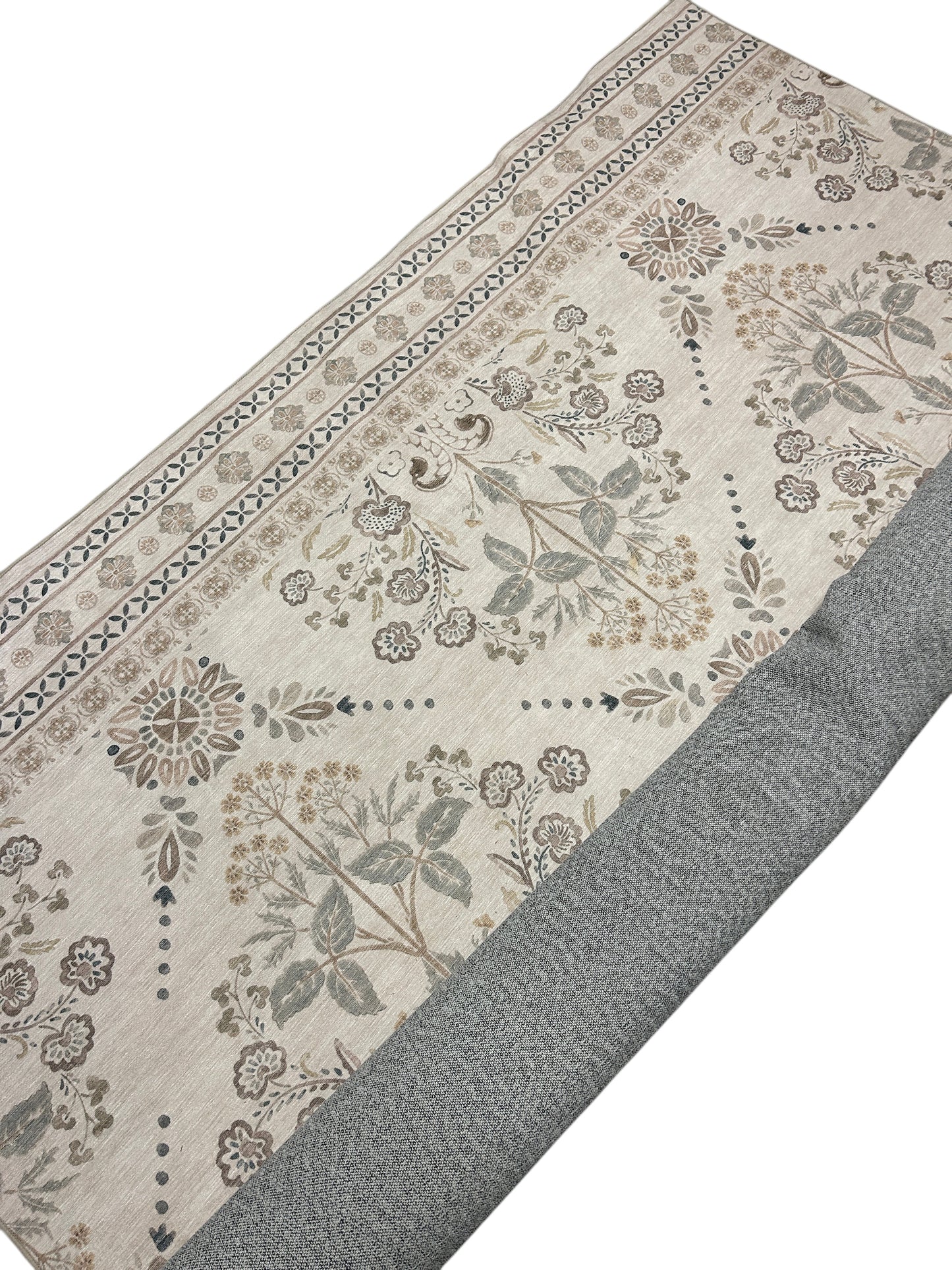 5x7 ivory white and light brown accent rug.