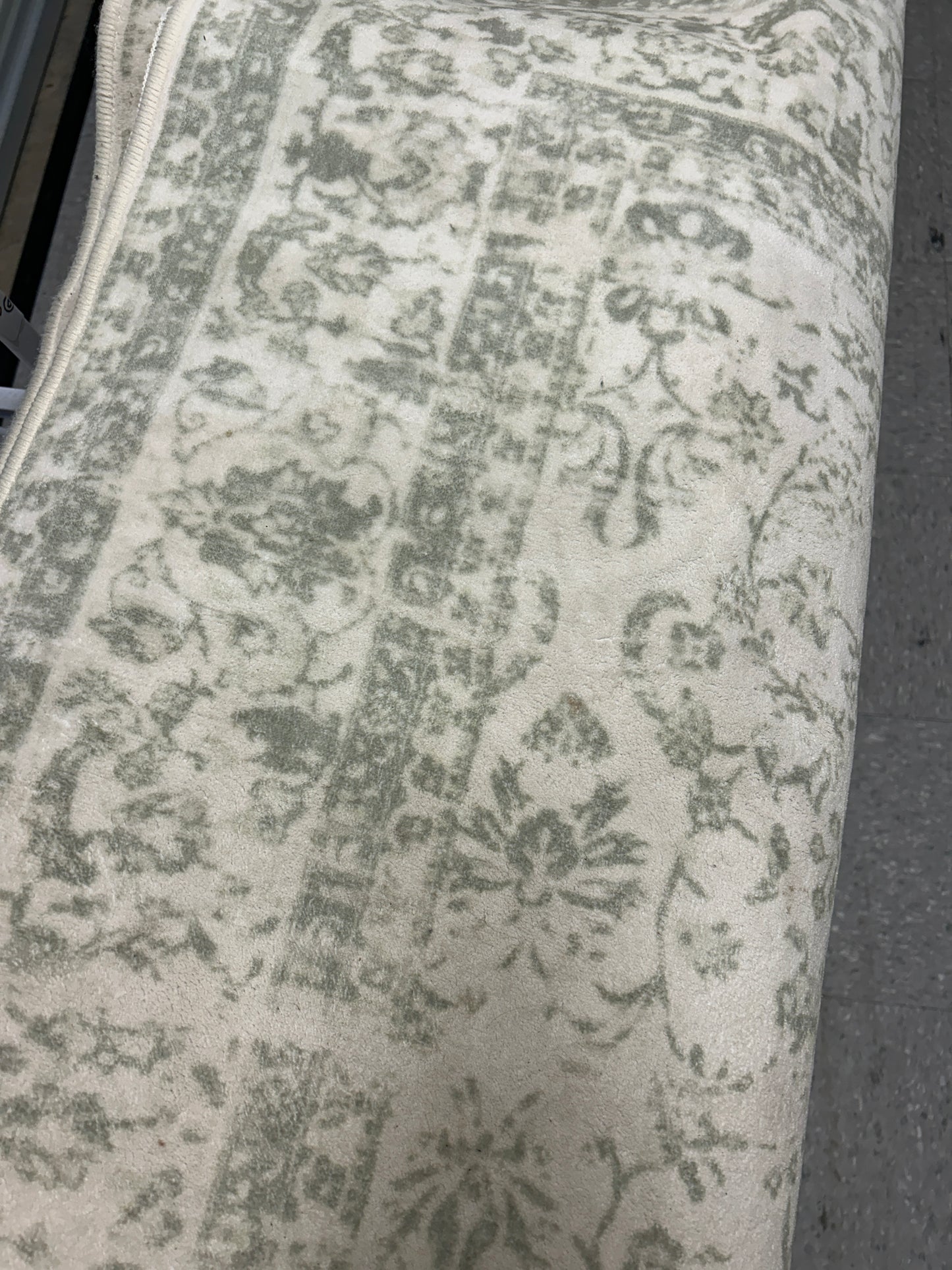 8x10 green and white washable rug.